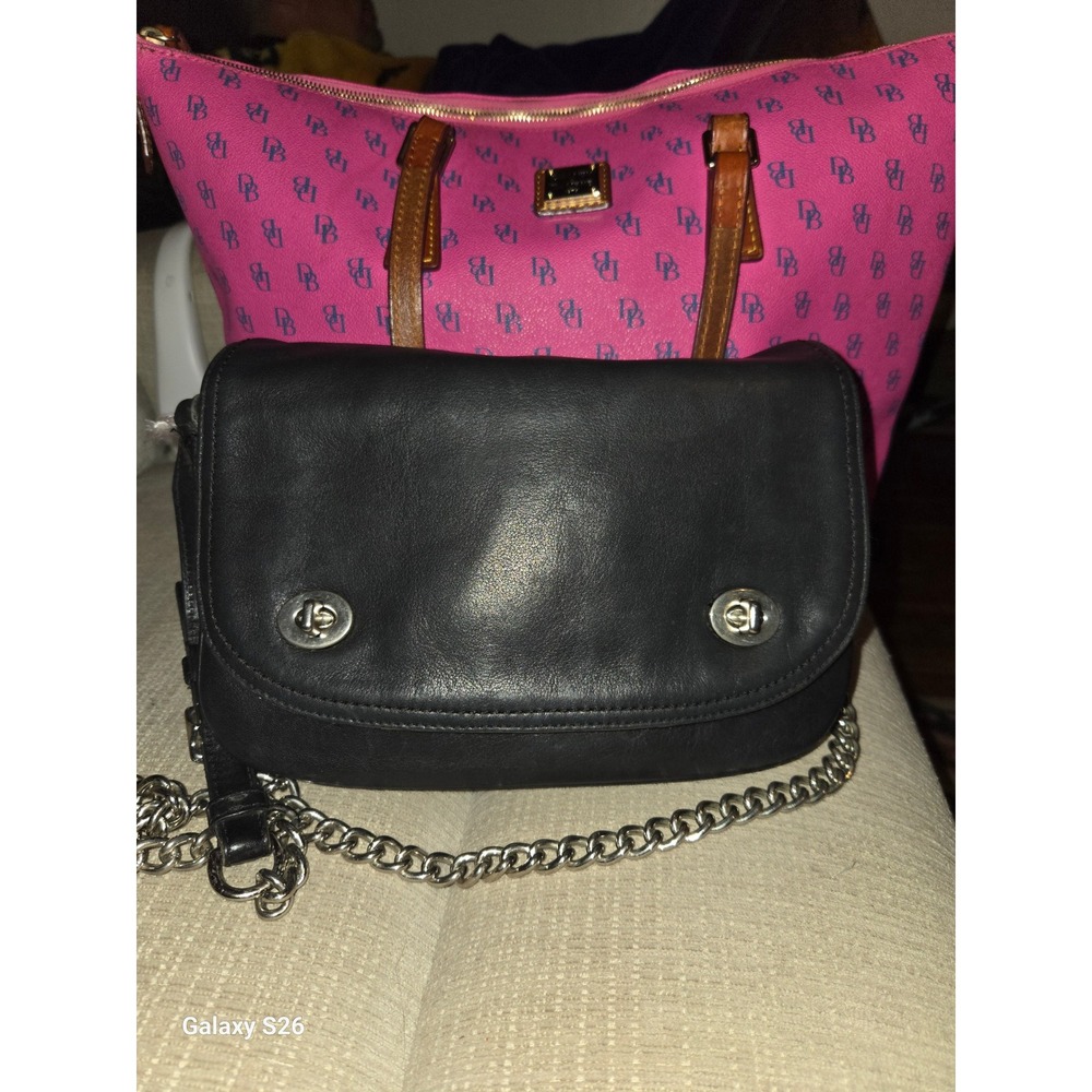 49. Coach Black Leather Crossbody Bag Silver Chain Strap Turnlock 25958